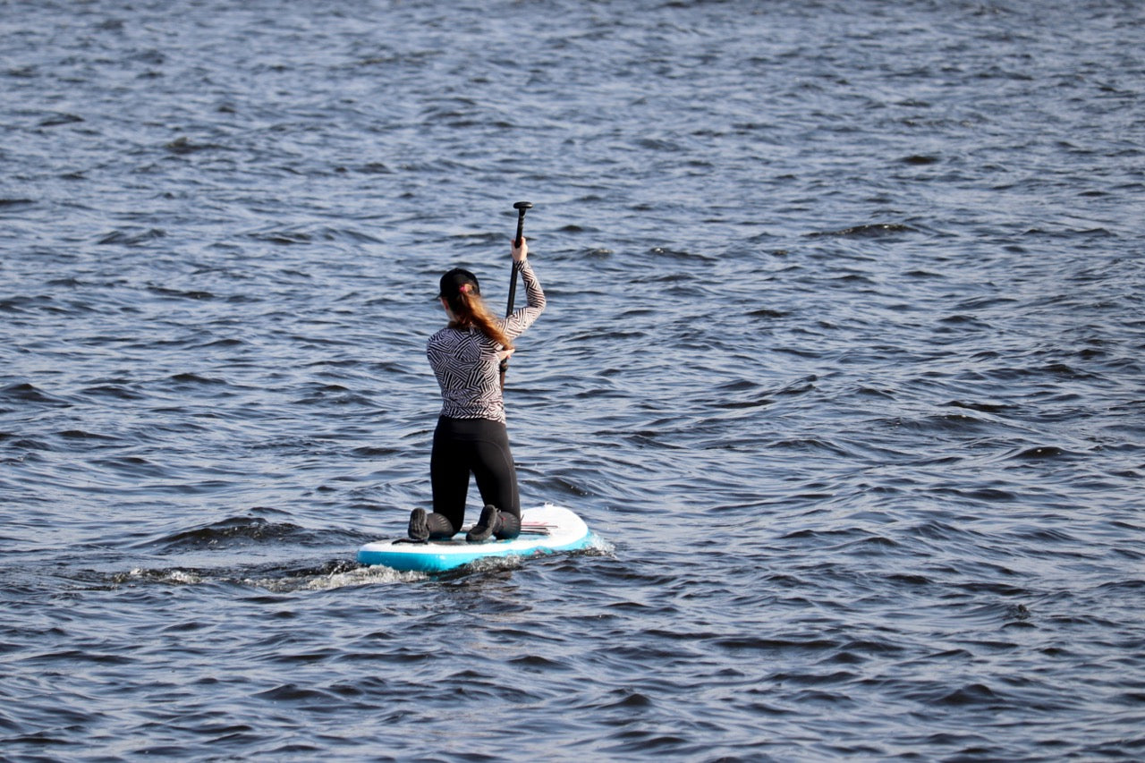 Rider on electric paddleboard on Montana lake – eSUP session booking at MontanaBoardingSchool.com. Rent from MTBoarders.com or buy from E-Boarders.com