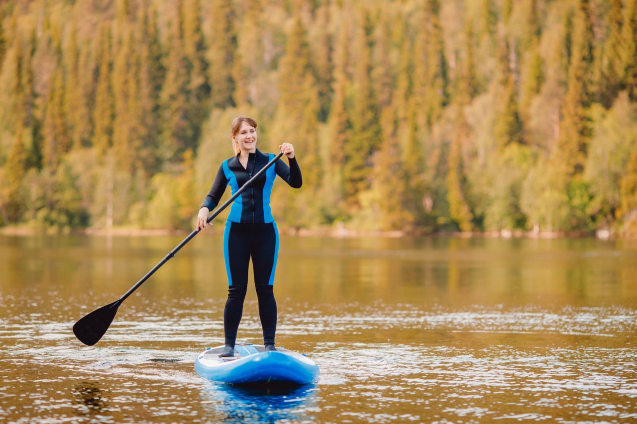 Rider on electric paddleboard on Montana lake – eSUP session booking at MontanaBoardingSchool.com. Rent from MTBoarders.com or buy from E-Boarders.com